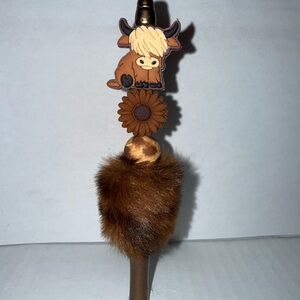 Brown Highland Cow Pen with Fur Accent